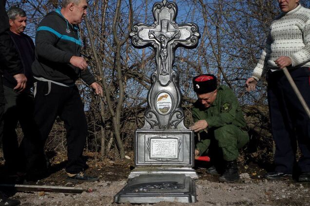 'Забирайте назад до Мордору': мережу обурив меморіал вбитим 'козакам' на Луганщині