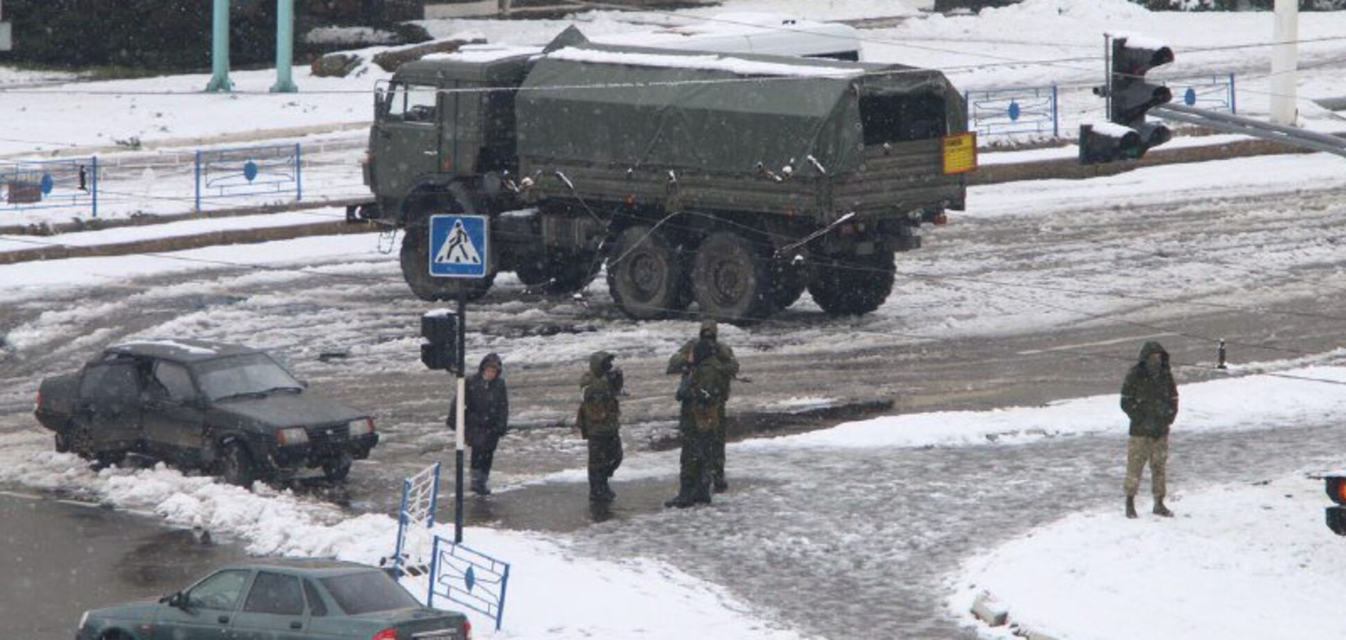 'В здание вошли сотни вооруженных людей': 'прокуратуру' 'ЛНР' взяли штурмом