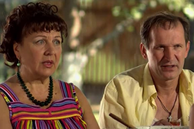 Сначала показывают 'Сватов', а потом заходят танки