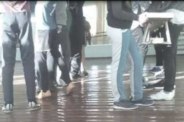 Школа, Киев, урок физкультуры