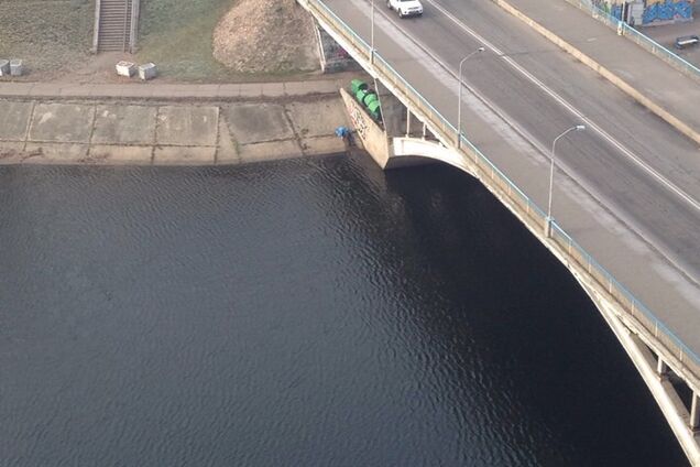 Труп, Киев, повешение