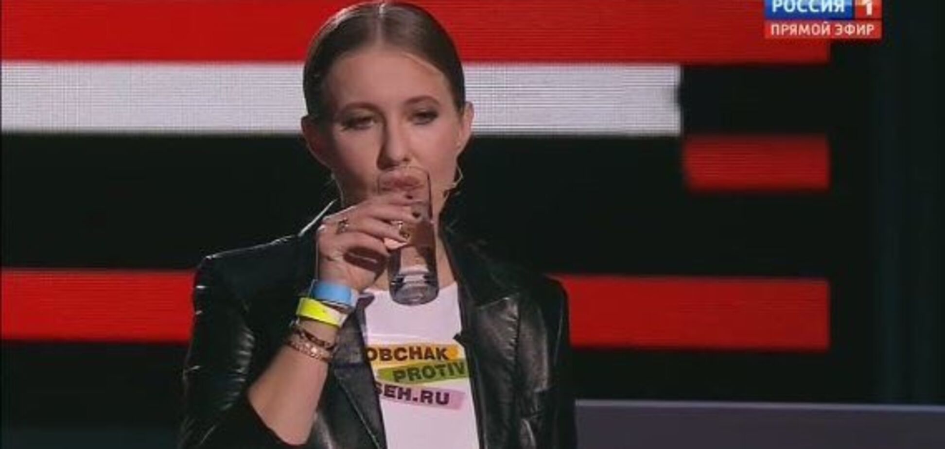 Собчак пришла на КремльТВ с украинской символикой: появилось видео