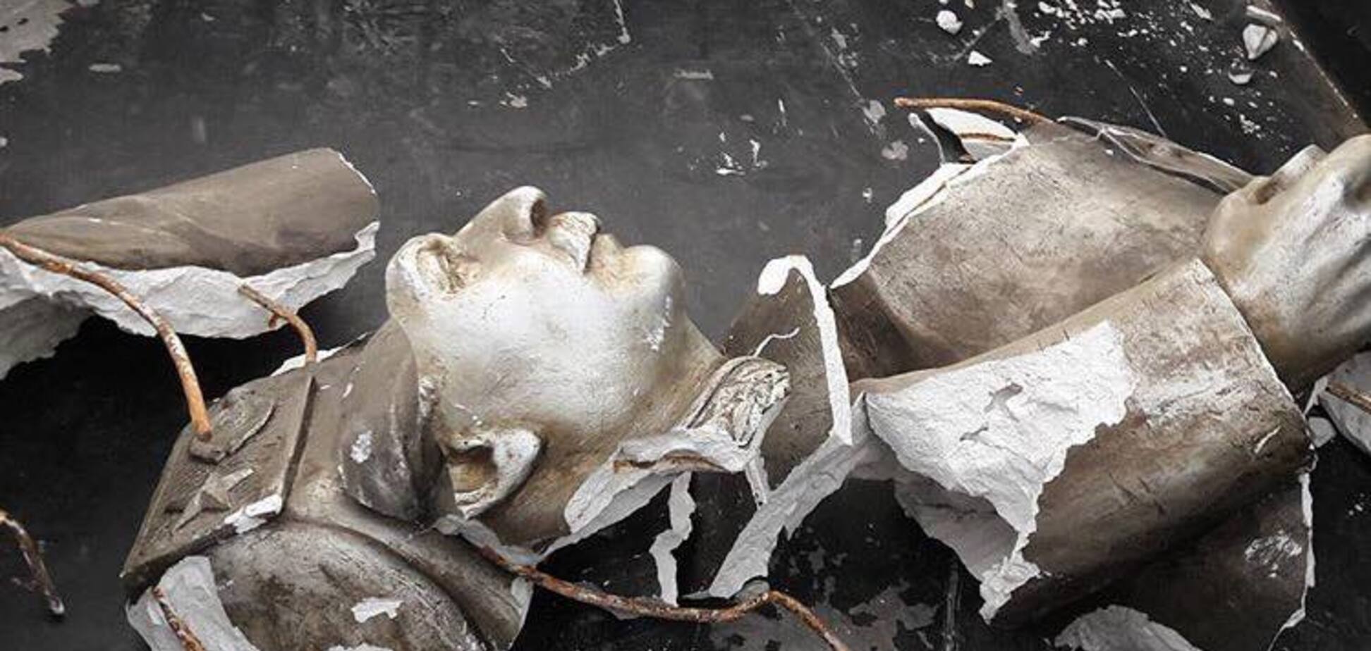 Прощай, Сталин: в Запорожье уничтожили скульптуру виновника Голодомора в Украине
