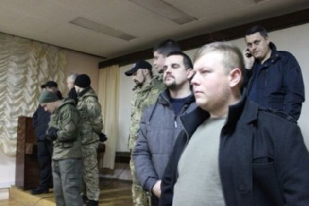 'Завтра поднимут флаги 'ЛНР': украинские националисты 'атаковали' библиотеку в Луцке