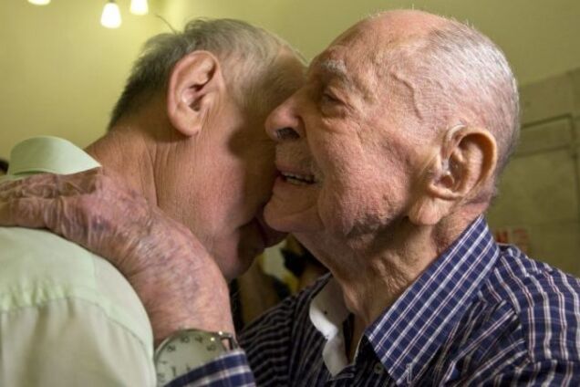 Они не знали, что кто-то выжил! Семья жертвы Холокоста воссоединилась через 70 лет