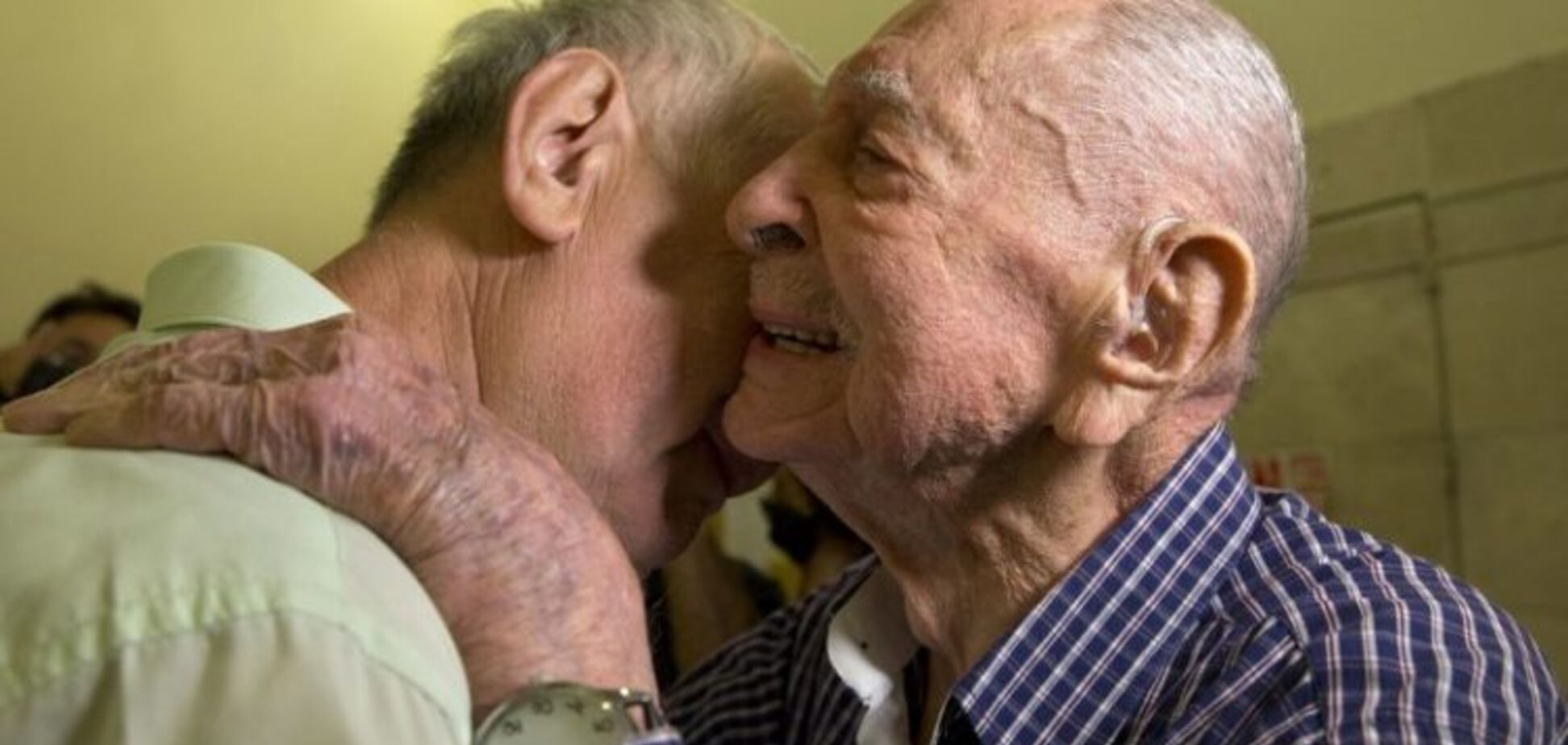 Вони не знали, що хтось вижив! Сім'я жертви Голокосту возз'єдналася через 70 років