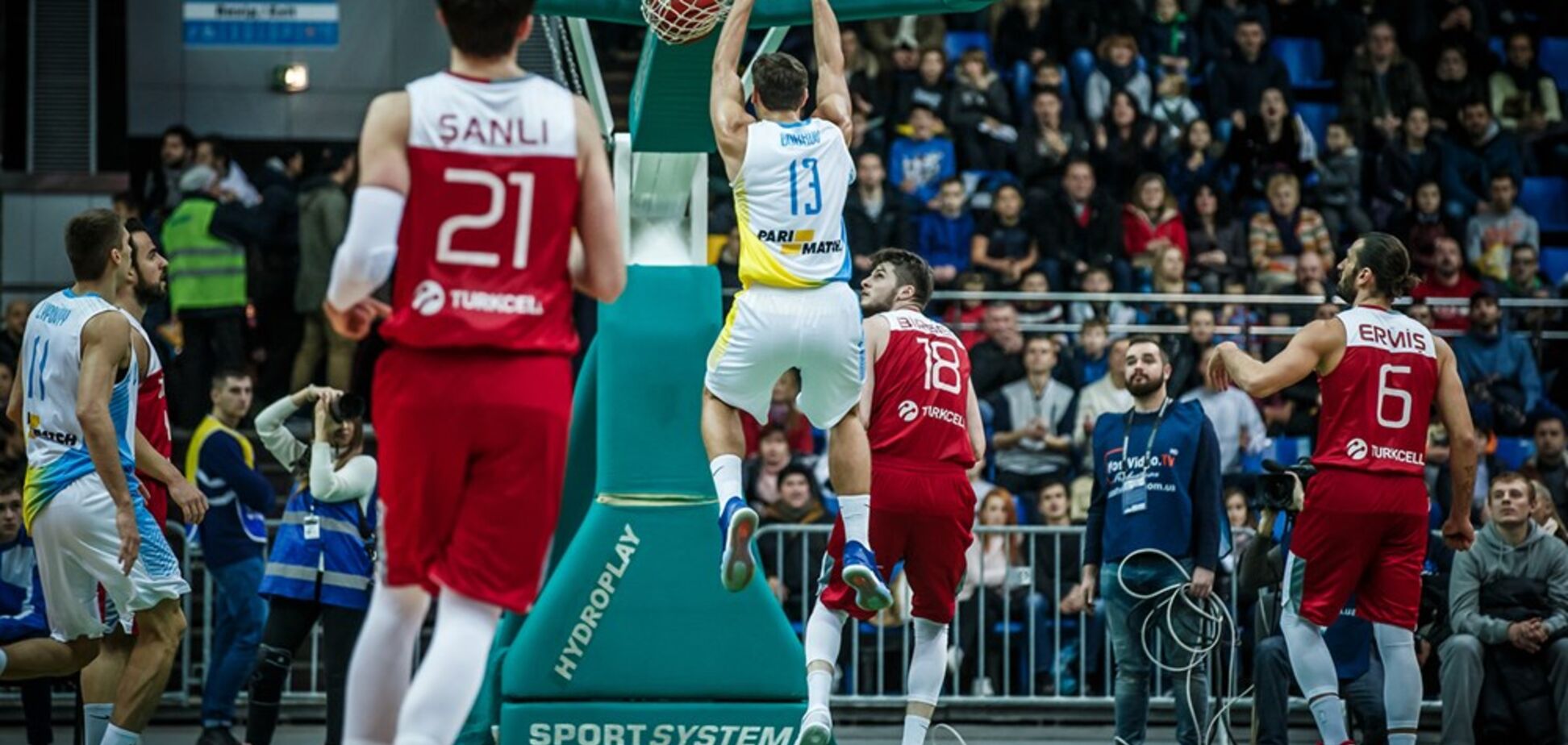 Баскетбольное шоу в Киеве: видео лучших моментов матча отбора Кубка мира Украина – Турция