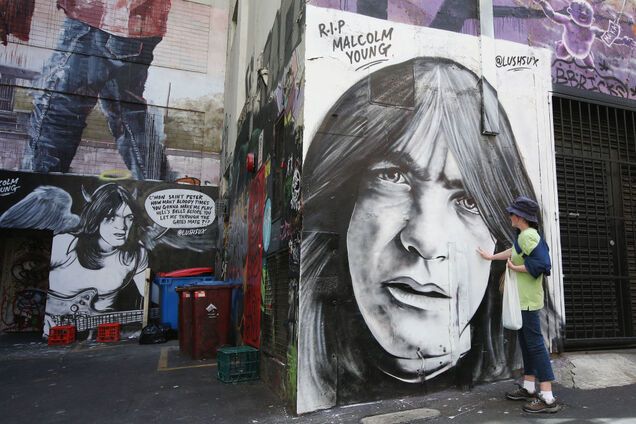 В Австралии попрощались с основателем легендарных AC/DC: фотоотчет
