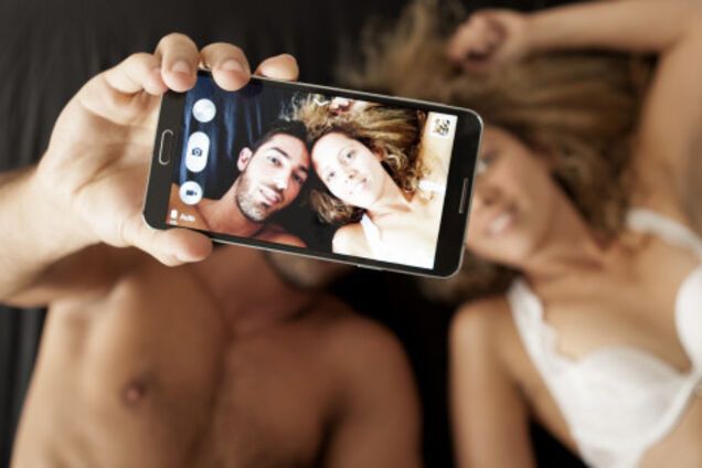 Во время секса и похорон: ученые сделали тревожное заключение о смартфонах