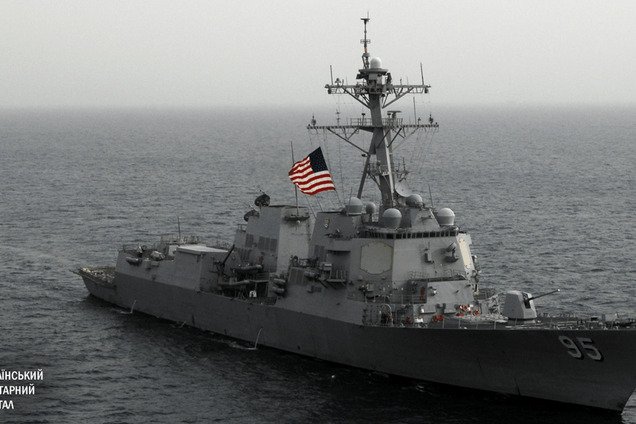 К берегам Украины прибыл вооруженный до зубов корабль НАТО: появились фото