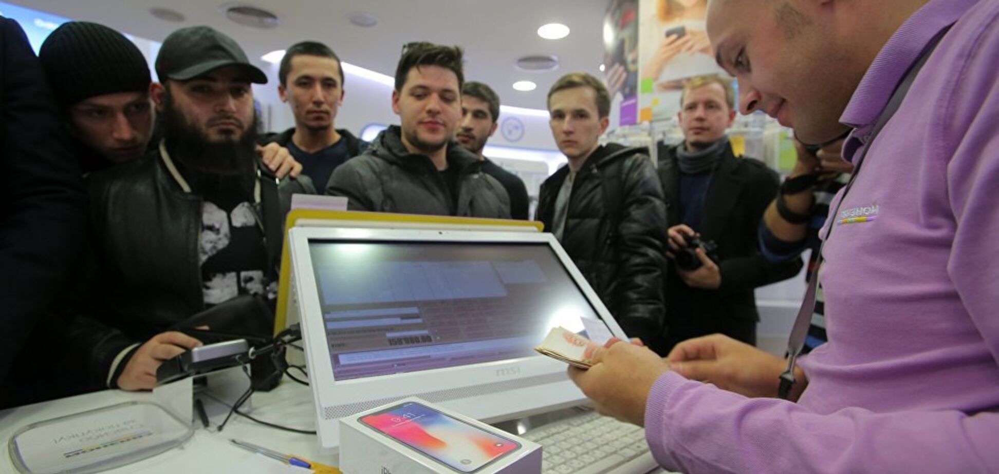 iPhone X: що коять у Москві через старт продажів смартфона