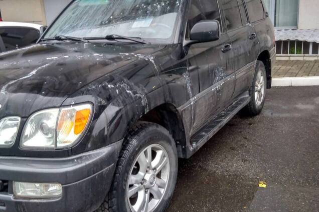 У Харкові облили кислотою 'Лексус' депутата