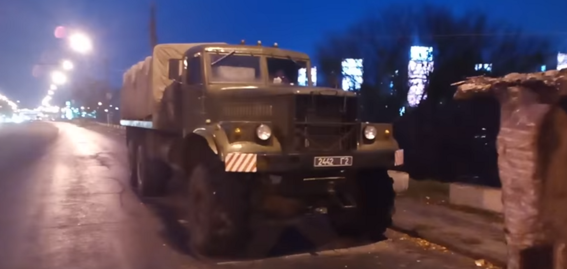 В Днепре солдат заметили на стройке моста: появилось видео