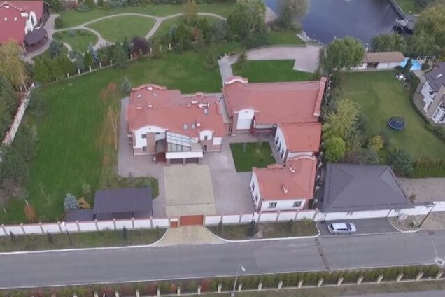 Почти 500 'квадратов': в сети показали шикарный дом нардепа Рабиновича
