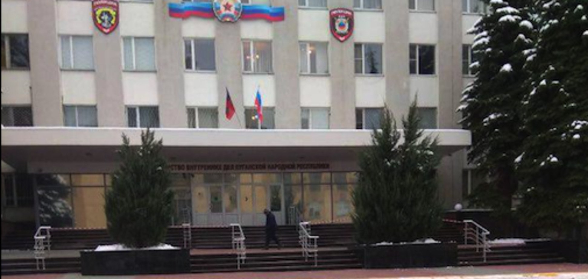 Приховувати більше нічого: терористи 'ЛНР' вивісили в Луганську прапори Росії