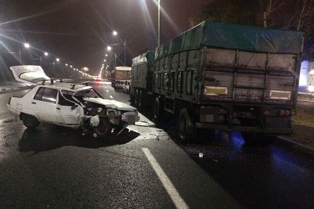 В Запорожье произошло ночное ДТП с участием КамАЗа