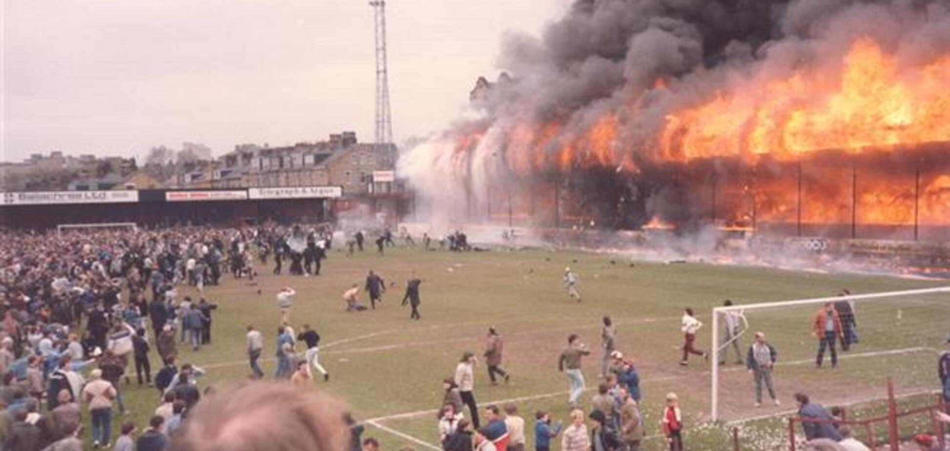 В Англии на матче Кубка загорелось футбольное поле