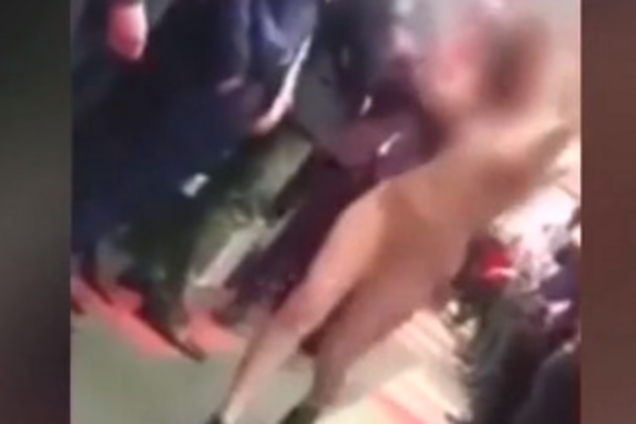 Обнаженная девушка