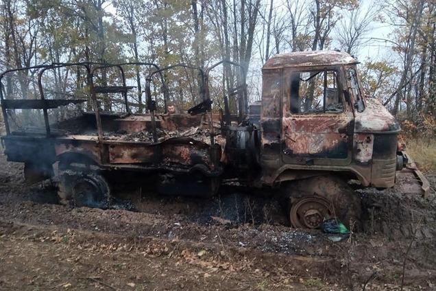 'Меткие, с*ка': террористы 'ЛНР' подожгли грузовик с украинскими военными