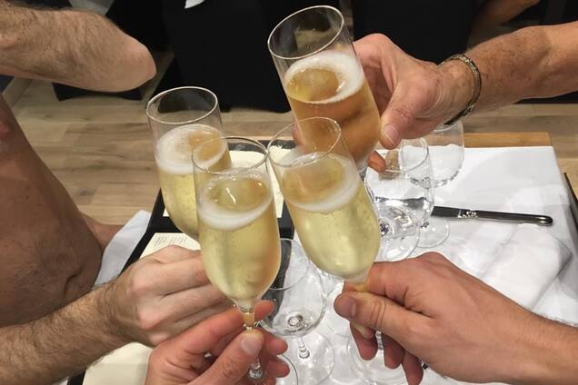 В Париже открылся первый во Франции ресторан для нудистов