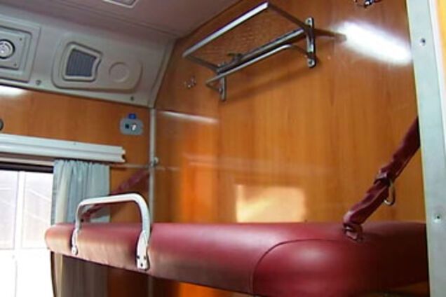 Як туди залізти? Мережа розвеселив 'комфортабельний' потяг 'Укрзалізниці'