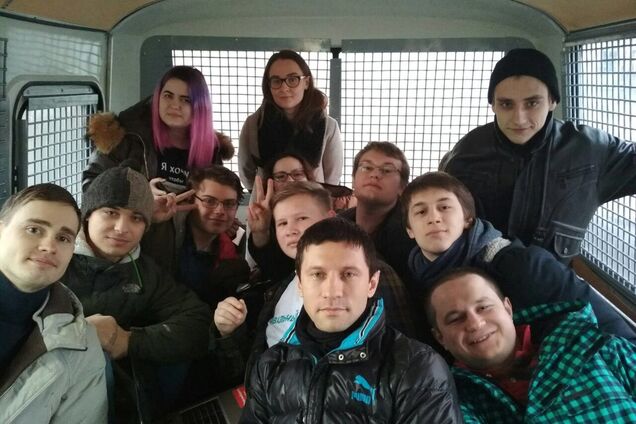 'Кремль горит и все в панике': организатор протеста в России назначил революцию и уехал