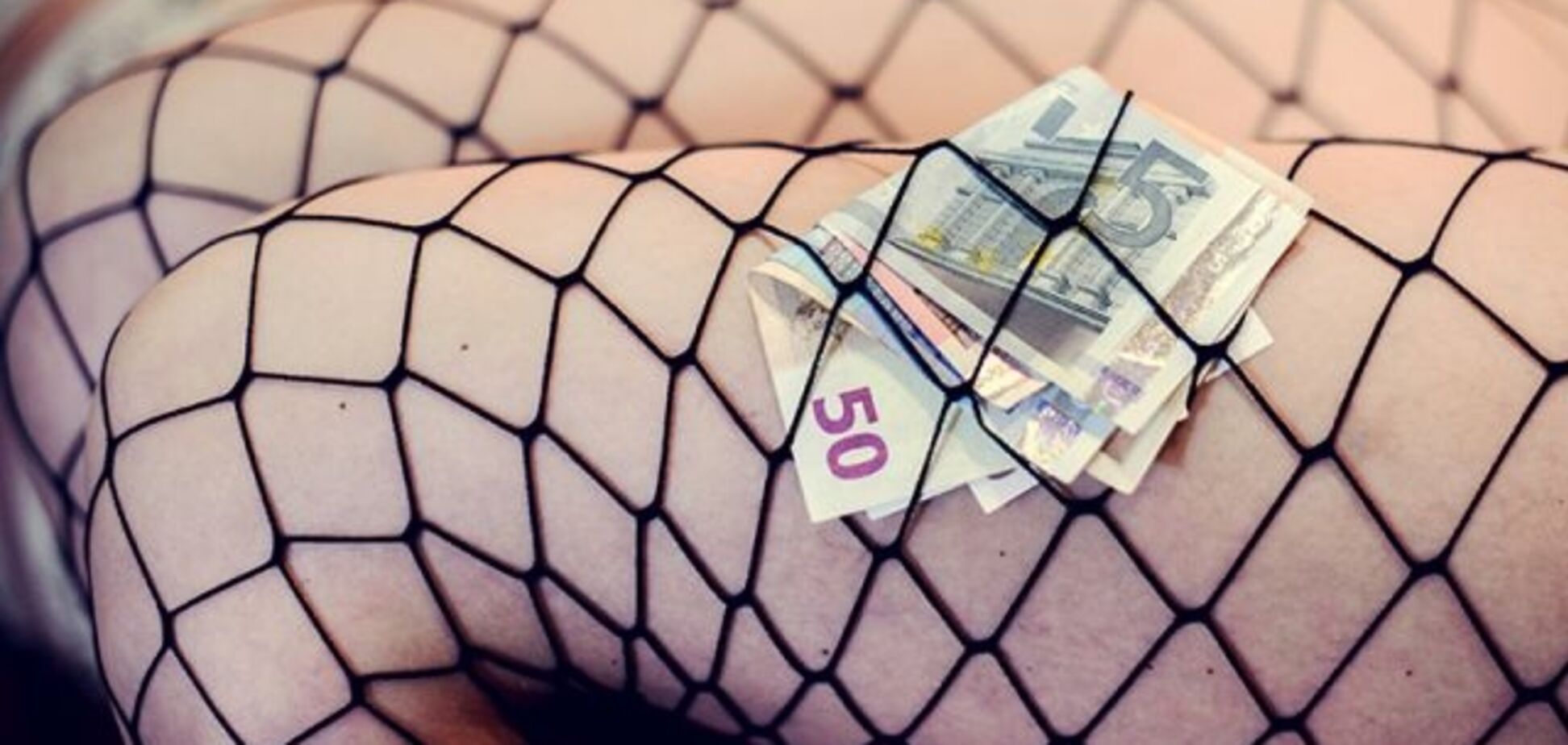 Героїню статті про успішну дівчину-інженера спіймали на порнозаробітку