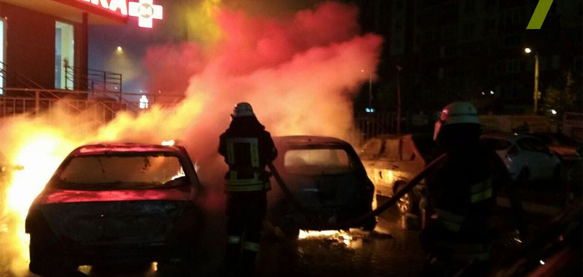 В разных районах: за ночь в Одессе сгорело почти 20 авто