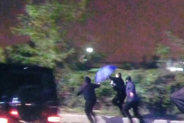 В аэропорту 'Киев' напали на журналистов, снимавших прилет из России кума Путина. Опубликованы фото