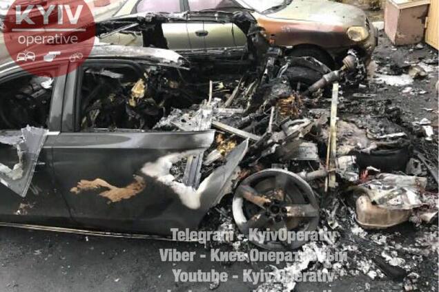Взорвали? В Киеве загадочно сгорело авто, на котором возили экс-министра