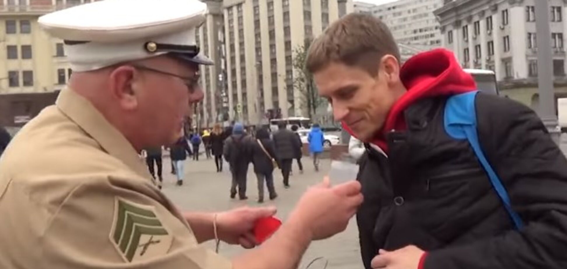 Собрал биоматериал: 'американский военный' постебался над россиянами