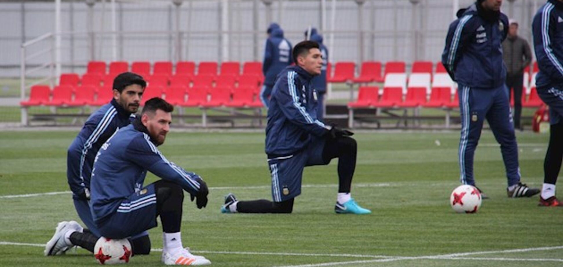 Российские фанаты сорвали тренировку Месси, заставив футболиста скрыться в 'Украине'