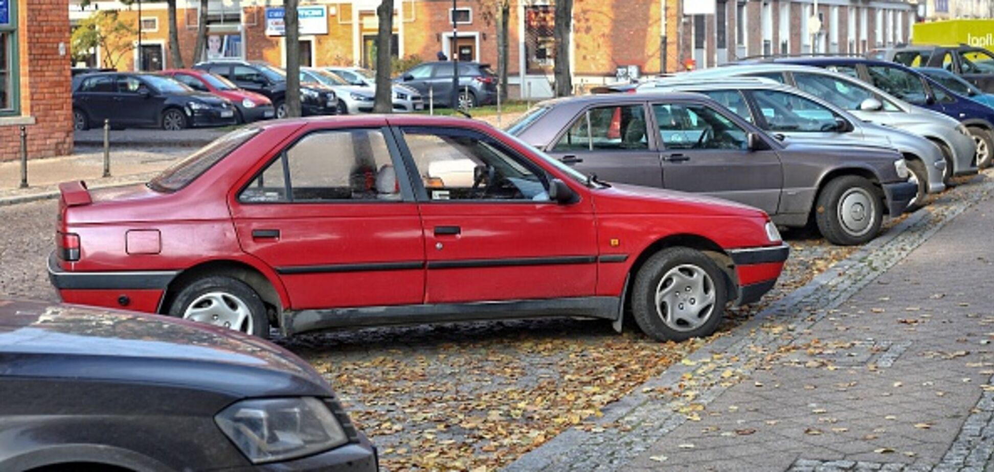 В ЕС решили разобраться с ввозом в Украину авто на еврономерах