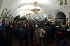 Пекло в метро Києва: опубліковані кадри масової тисняви