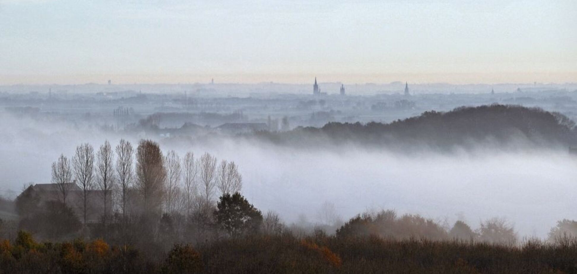 'Погода для погрустить': Украину накроют туманы и дожди