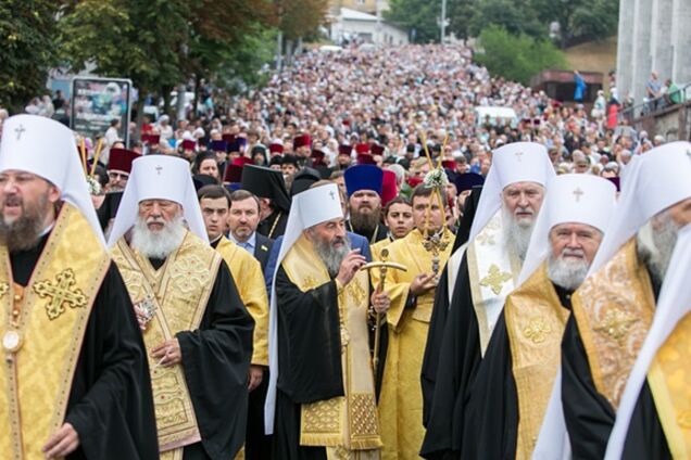 Відтепер майже всі рішення мають затверджуватися Москвою