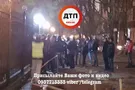 В Киеве водители на "евробляхах" устроили блокаду райотделу полиции: появились фото и видео