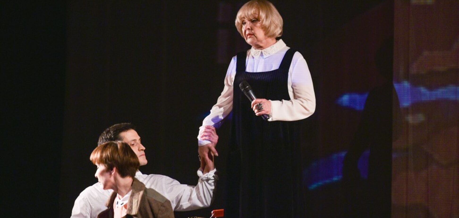 'Нам повезло жить в вашу эпоху': Роговцевой вручили премию Довженко