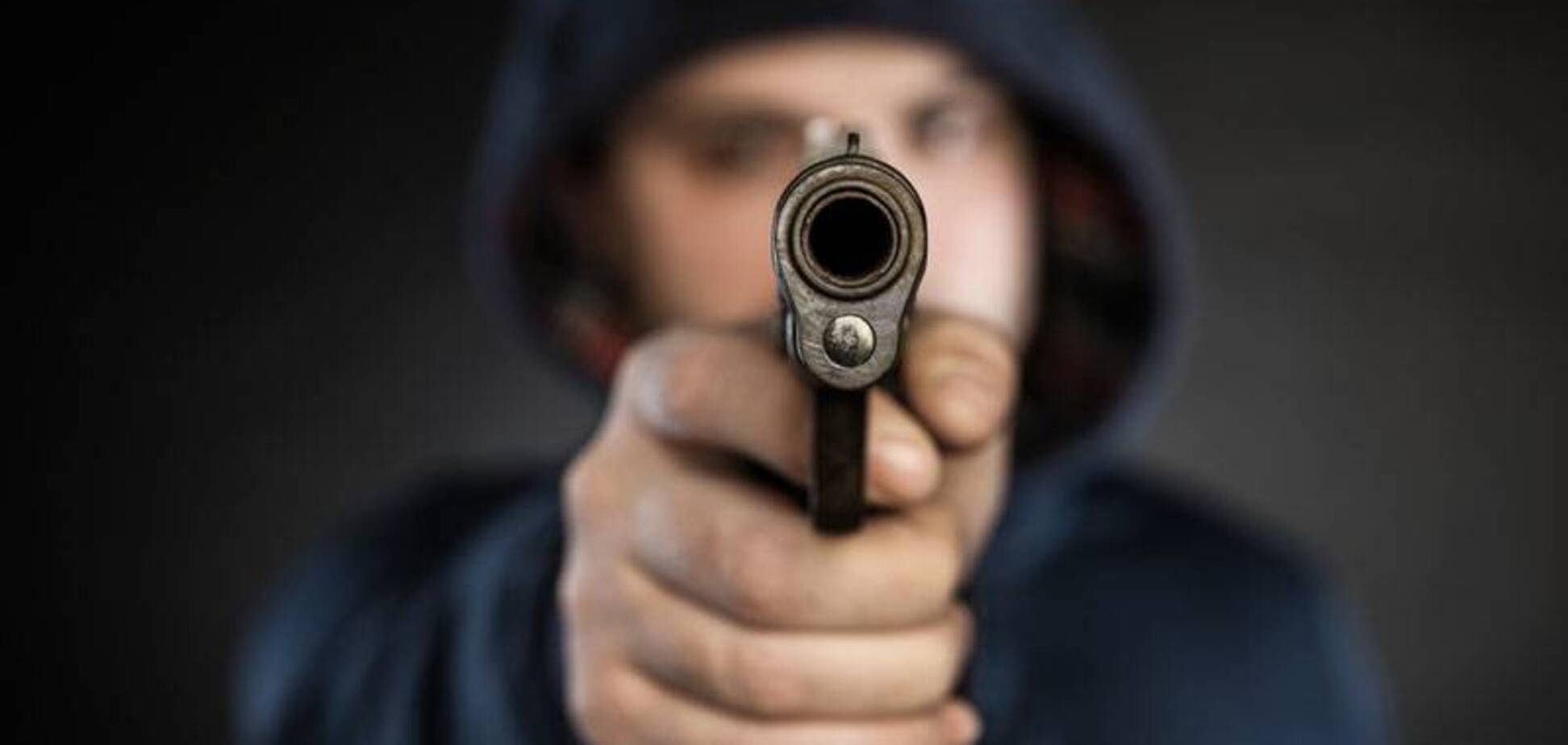 Збройний напад у Миколаєві: п'ятеро бандитів вибивали із жертв 'незліченні багатства'