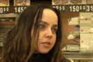 Моется в туалете и спит на лавочке: львовянка третий месяц живет в торговом центре