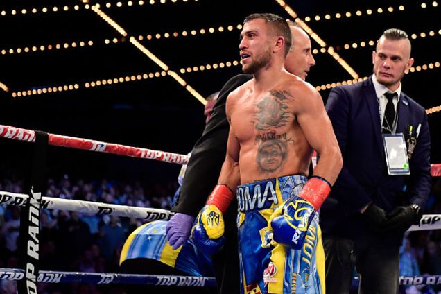 'Украина гордится!' Порошенко поздравил Ломаченко с победой в уникальном чемпионском бою