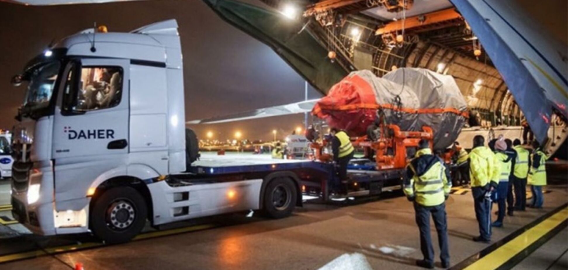 Український літак-гігант врятував із 'полону' пасажирський Airbus: опубліковані фото