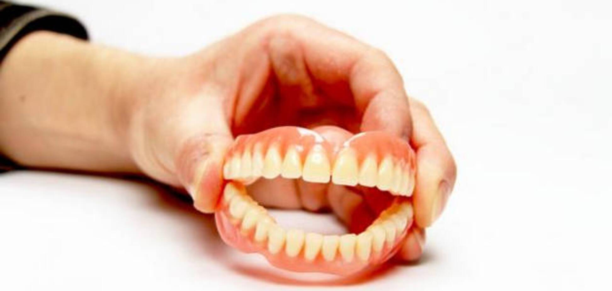 Дантисти розповіли, чим зубні протези небезпечні для здоров'я