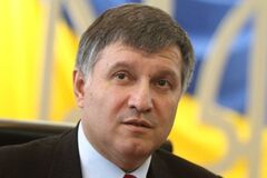 'Нехай захищають себе самі': Аваков прибрав з-під суду поліцію і Нацгвардію