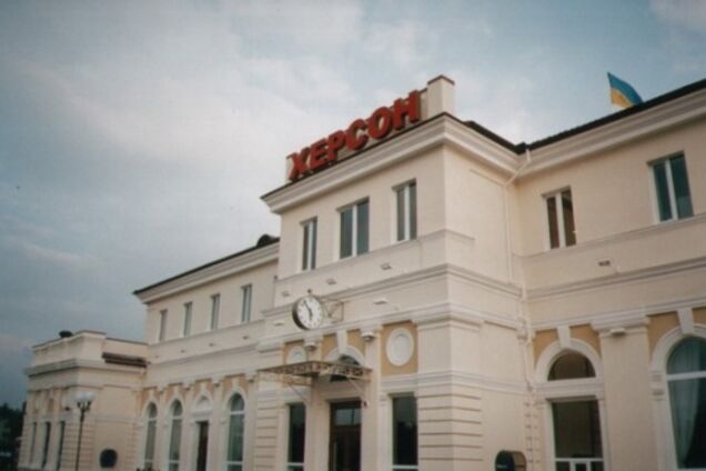 'Опять пассажиры виноваты?' ЧП на вокзале в Херсоне возмутило сеть