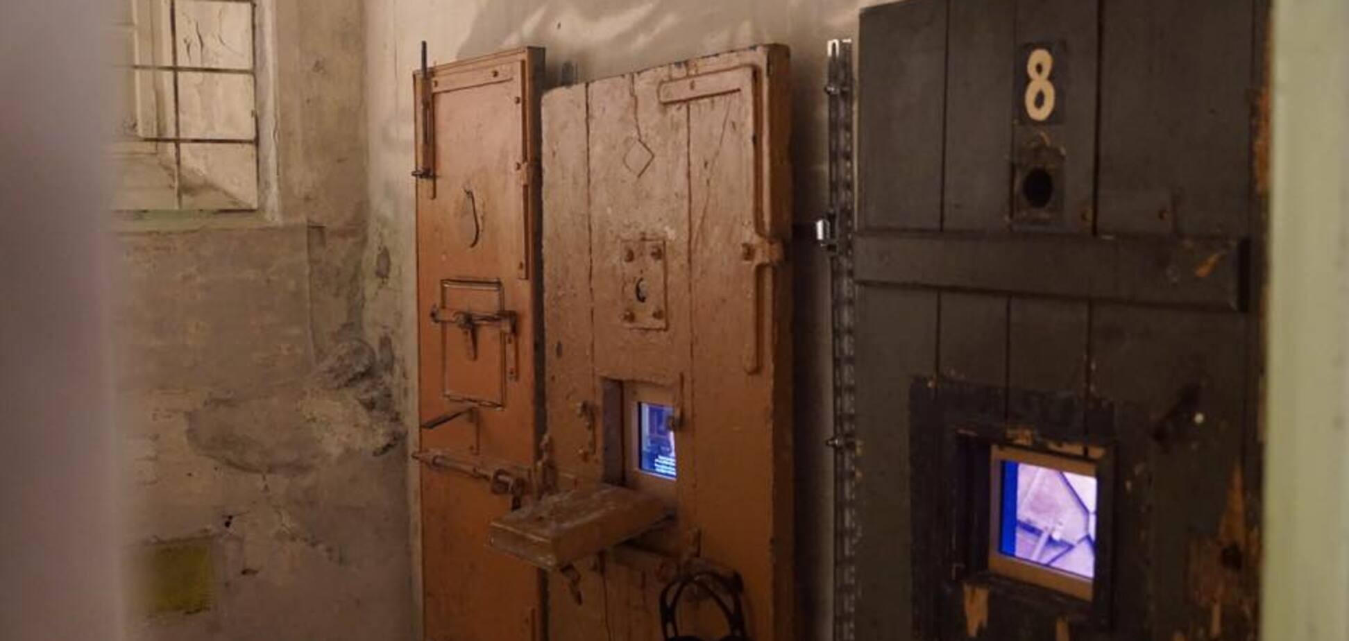 'Хватит очернять страну! Хватит помнить только плохое!'