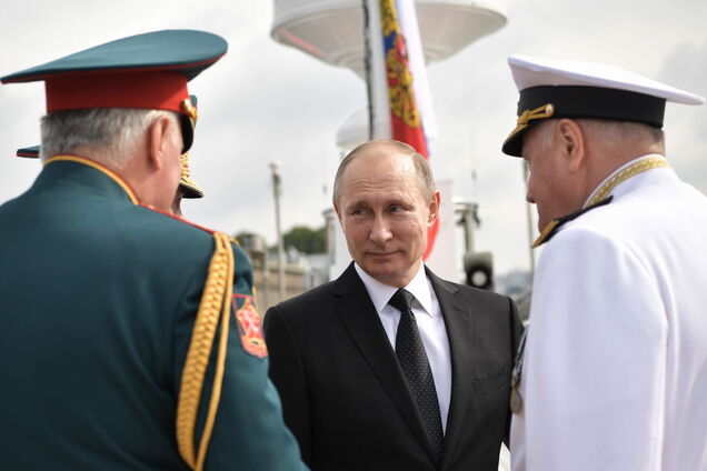 Российское руководство медленно, но уверенно ведет Россию к краху