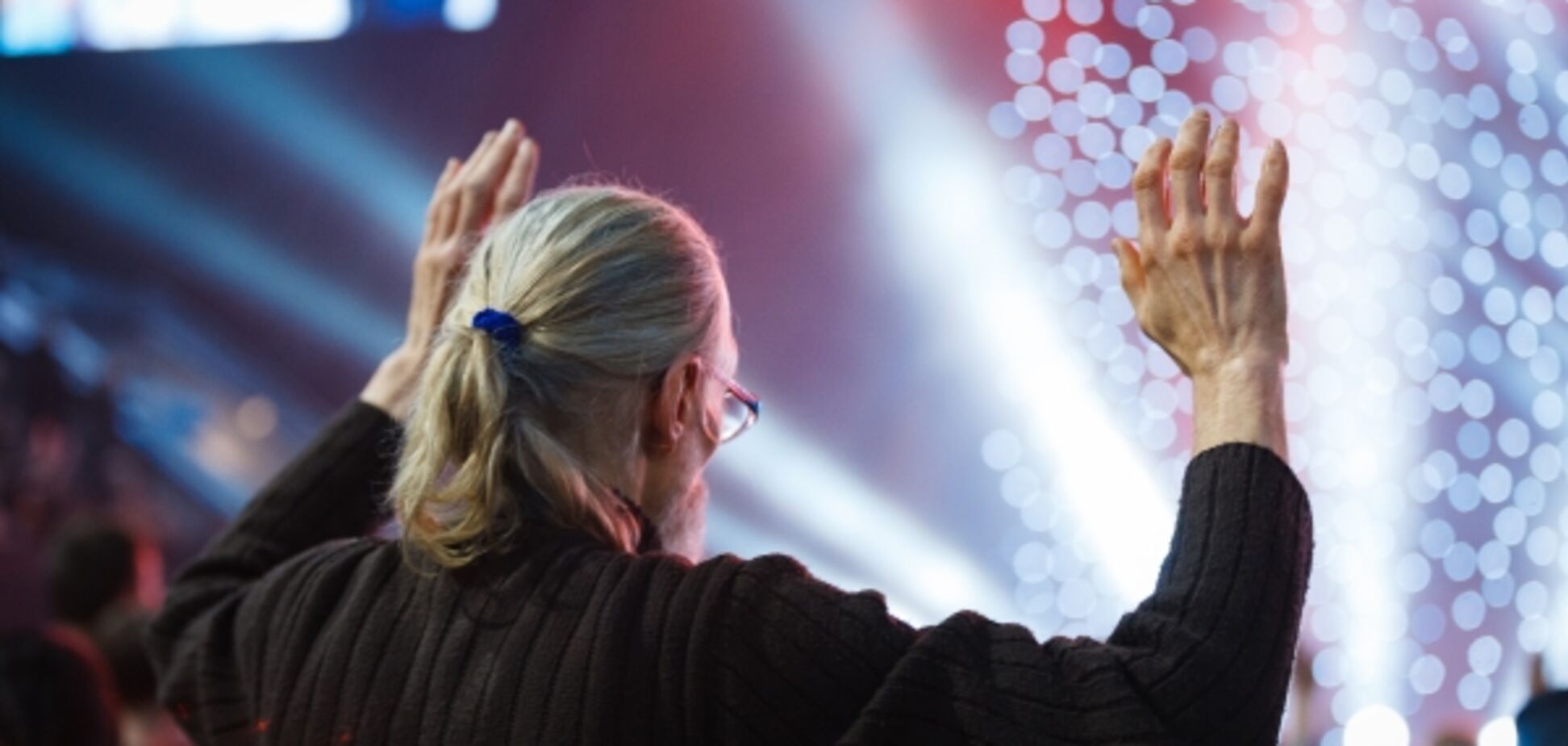 Несут последние деньги: как в церкви 'Возрождение' разводят прихожан