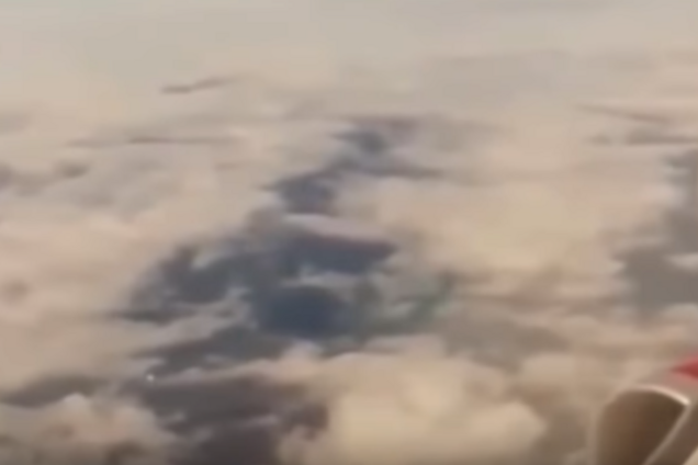 Полет НЛО рядом с самолетом над Британией сняли на видео