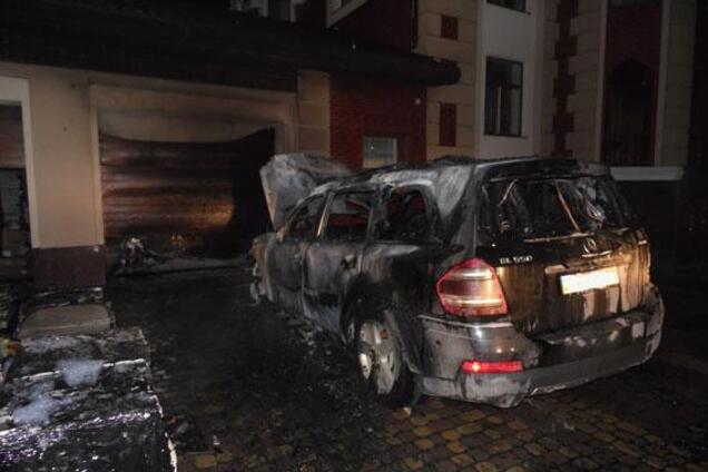 В Ривне сожгли авто скандального депутата